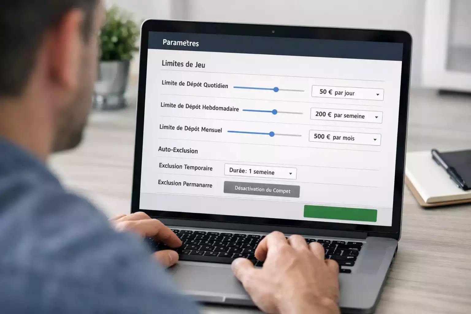 Personne paramétrant les limites de jeu sur son compte en ligne